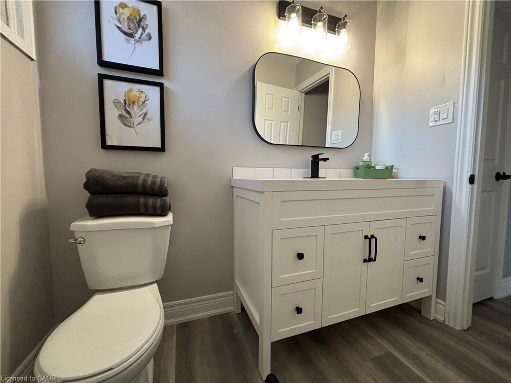 582 Chamberlain Road, Burlington, ON - Indoor Photo Showing Bathroom