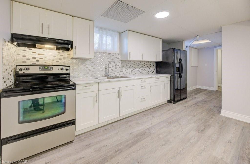 582 Chamberlain Road, Burlington, ON - Indoor Photo Showing Kitchen