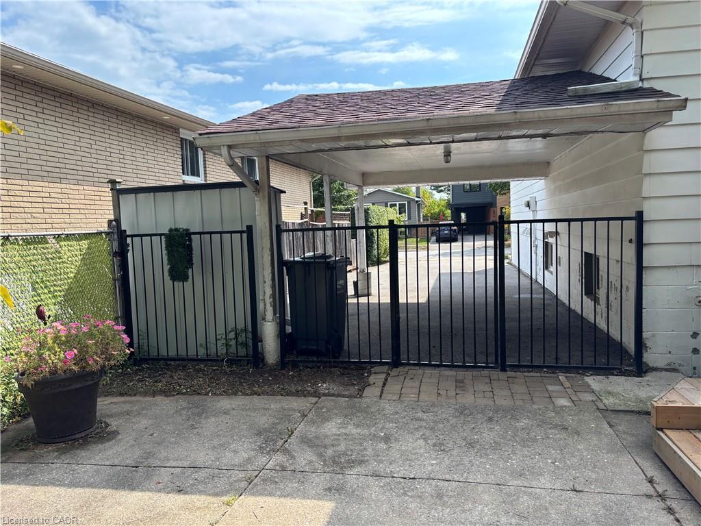 582 Chamberlain Road, Burlington, ON - Outdoor With Exterior