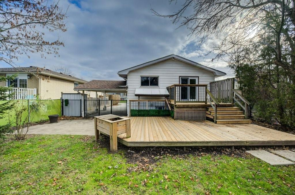 582 Chamberlain Road, Burlington, ON - Outdoor With Deck Patio Veranda