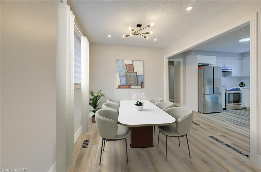 582 Chamberlain Road, Burlington, ON - Indoor Photo Showing Dining Room