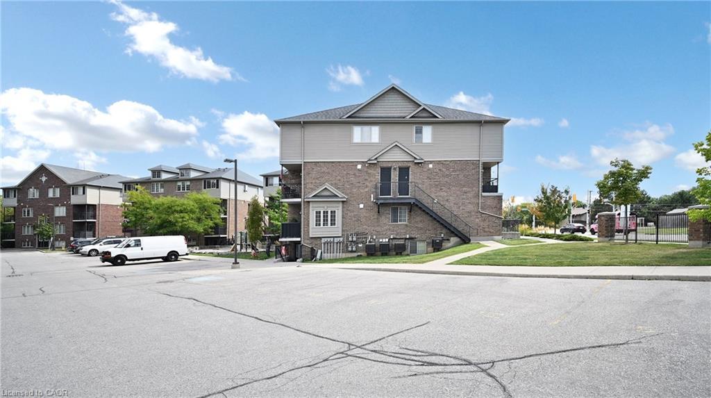 6-950 Highland Road W, Kitchener, ON - Outdoor