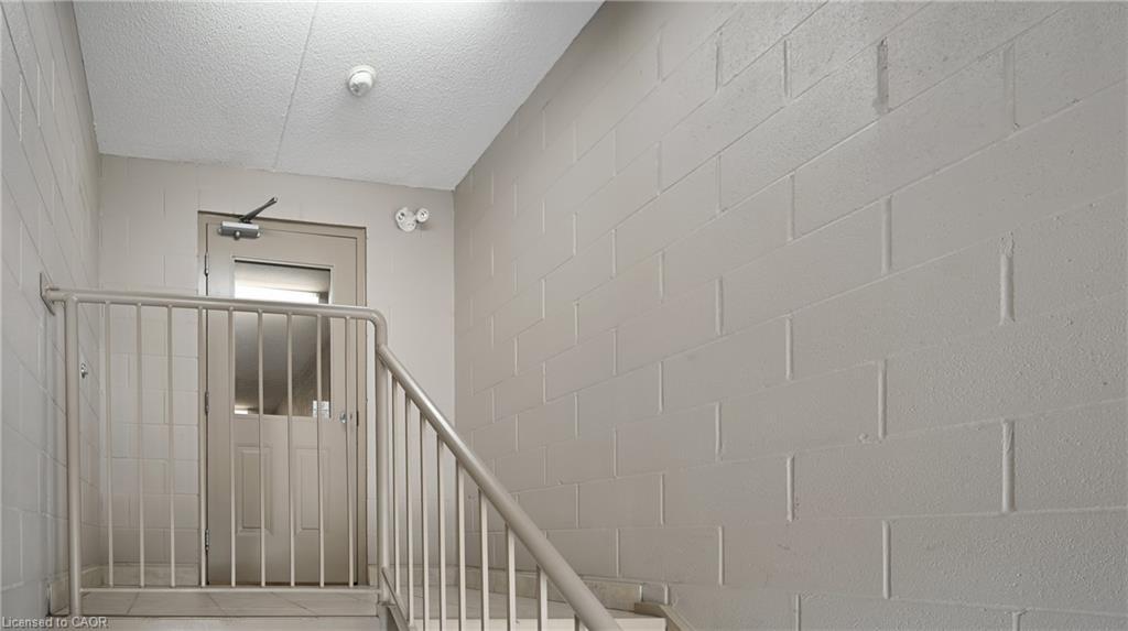 6-950 Highland Road W, Kitchener, ON - Indoor Photo Showing Other Room