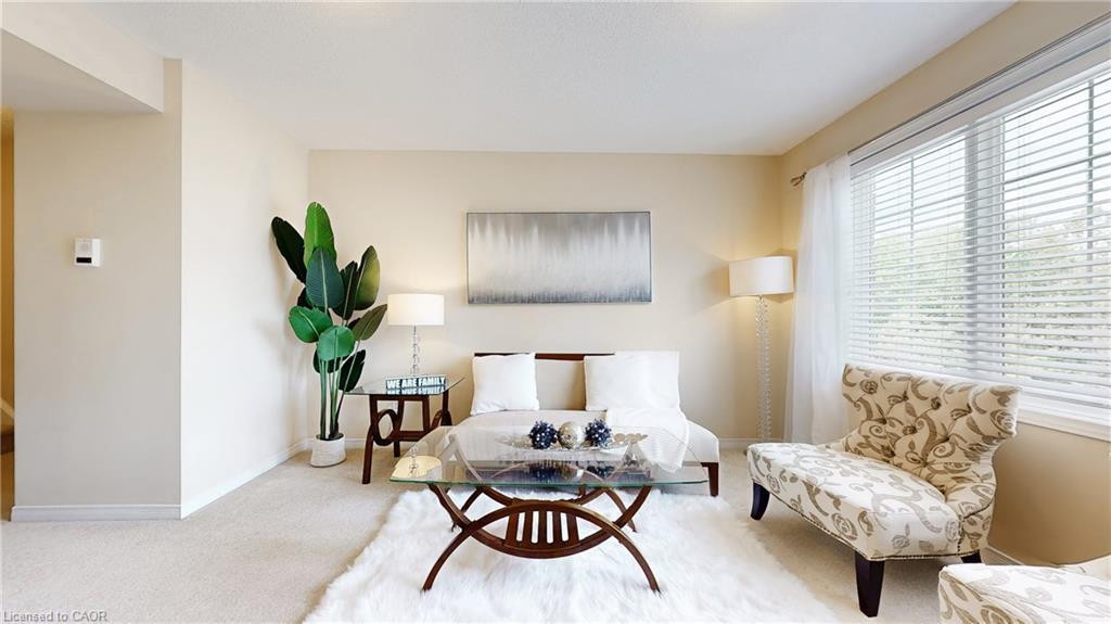 6-950 Highland Road W, Kitchener, ON - Indoor Photo Showing Living Room