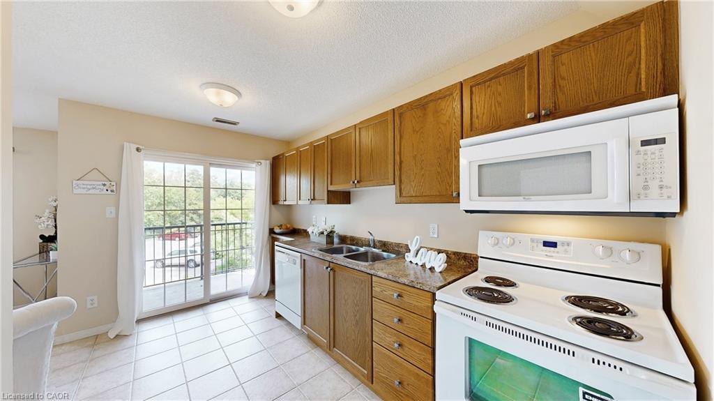 6-950 Highland Road W, Kitchener, ON - Indoor Photo Showing Kitchen With Double Sink