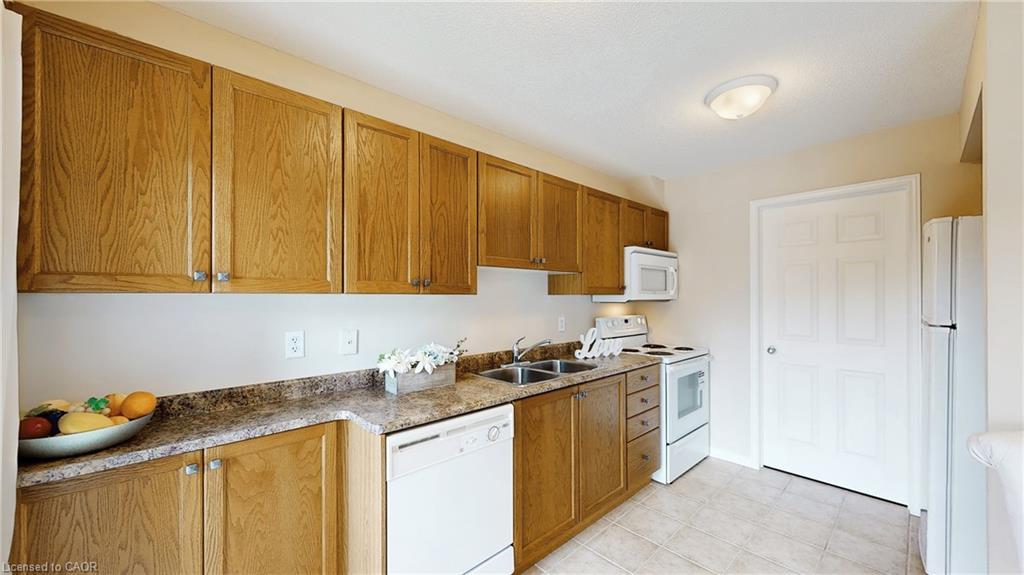 6-950 Highland Road W, Kitchener, ON - Indoor Photo Showing Kitchen With Double Sink