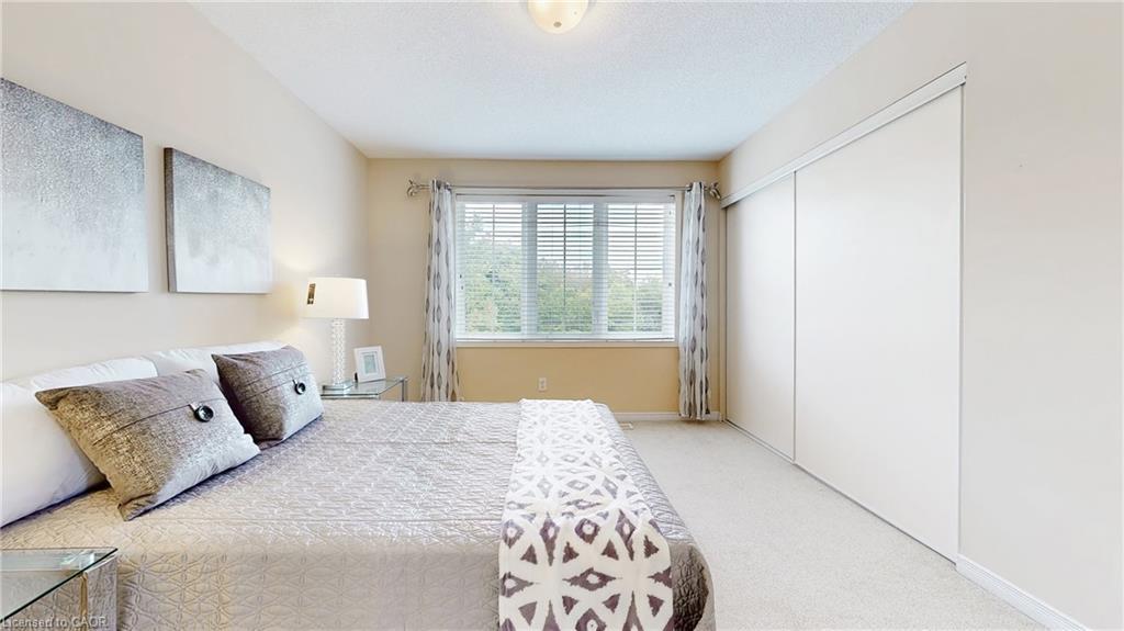 6-950 Highland Road W, Kitchener, ON - Indoor Photo Showing Bedroom