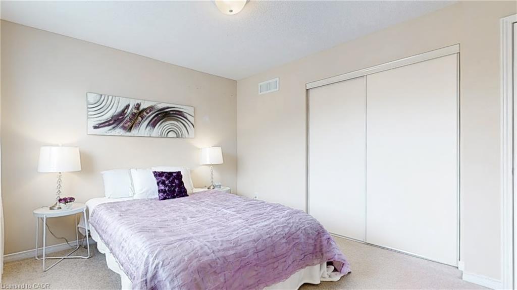 6-950 Highland Road W, Kitchener, ON - Indoor Photo Showing Bedroom