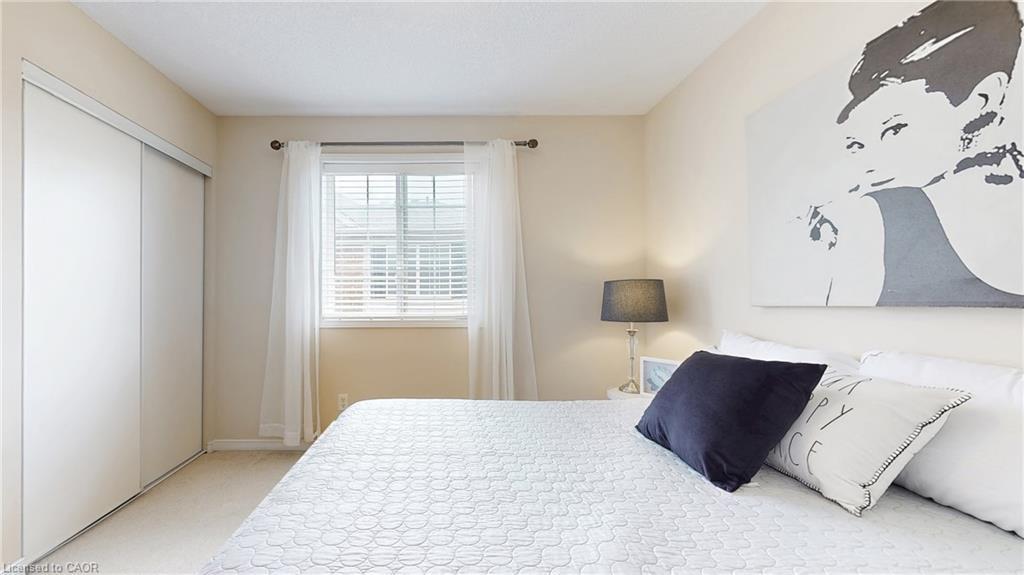 6-950 Highland Road W, Kitchener, ON - Indoor Photo Showing Bedroom