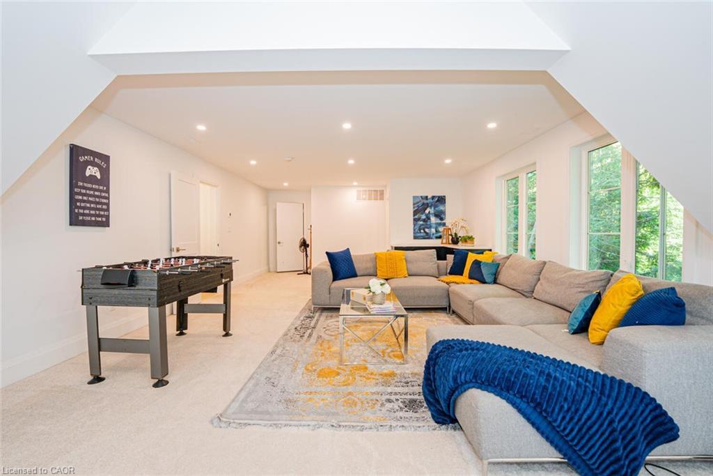 8767 Twiss Road, Milton, ON - Indoor Photo Showing Living Room