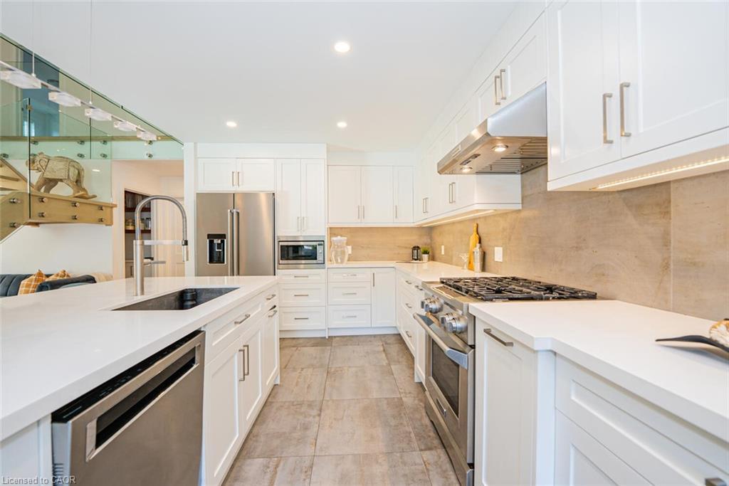 8767 Twiss Road, Milton, ON - Indoor Photo Showing Kitchen With Upgraded Kitchen