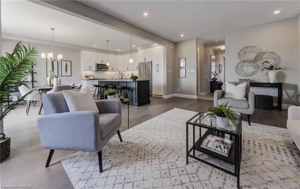 435 Westhaven Street, Waterloo, ON - Indoor Photo Showing Living Room