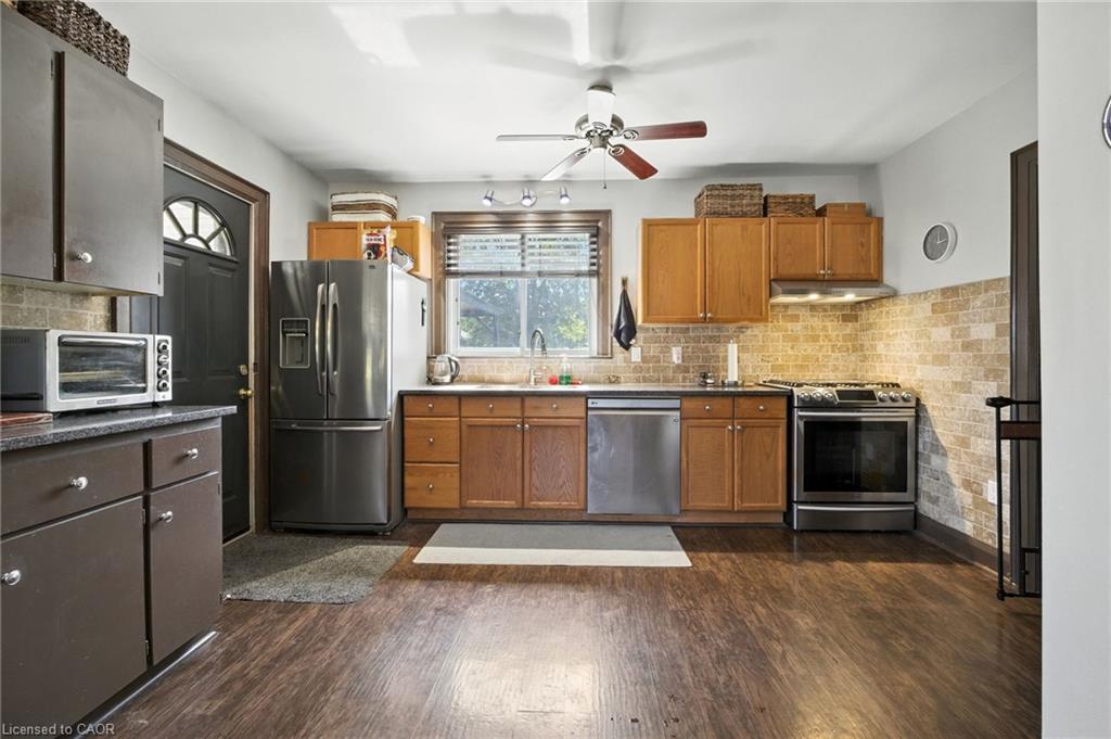 4 Lincoln Avenue, St. Catharines, ON - Indoor Photo Showing Kitchen