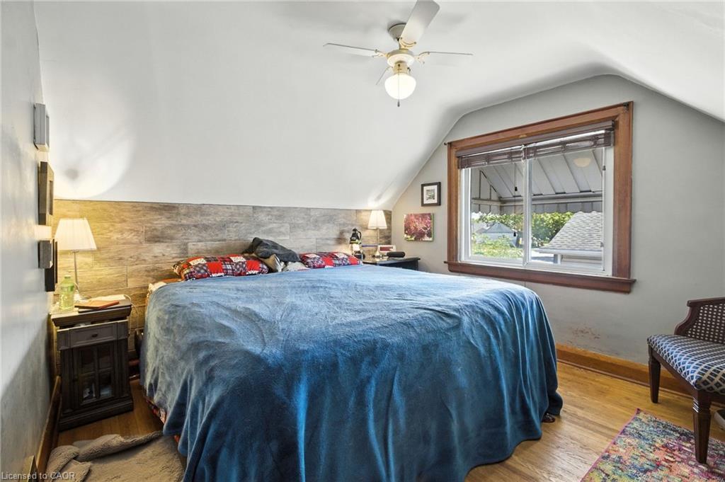 4 Lincoln Avenue, St. Catharines, ON - Indoor Photo Showing Bedroom