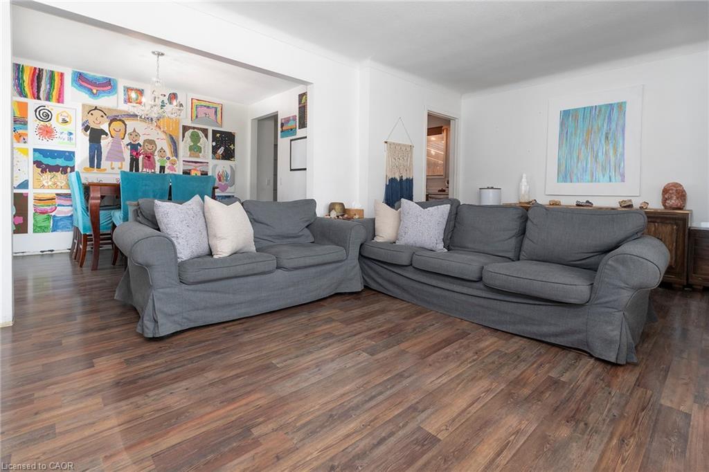 426 Clare Avenue, Welland, ON - Indoor Photo Showing Living Room