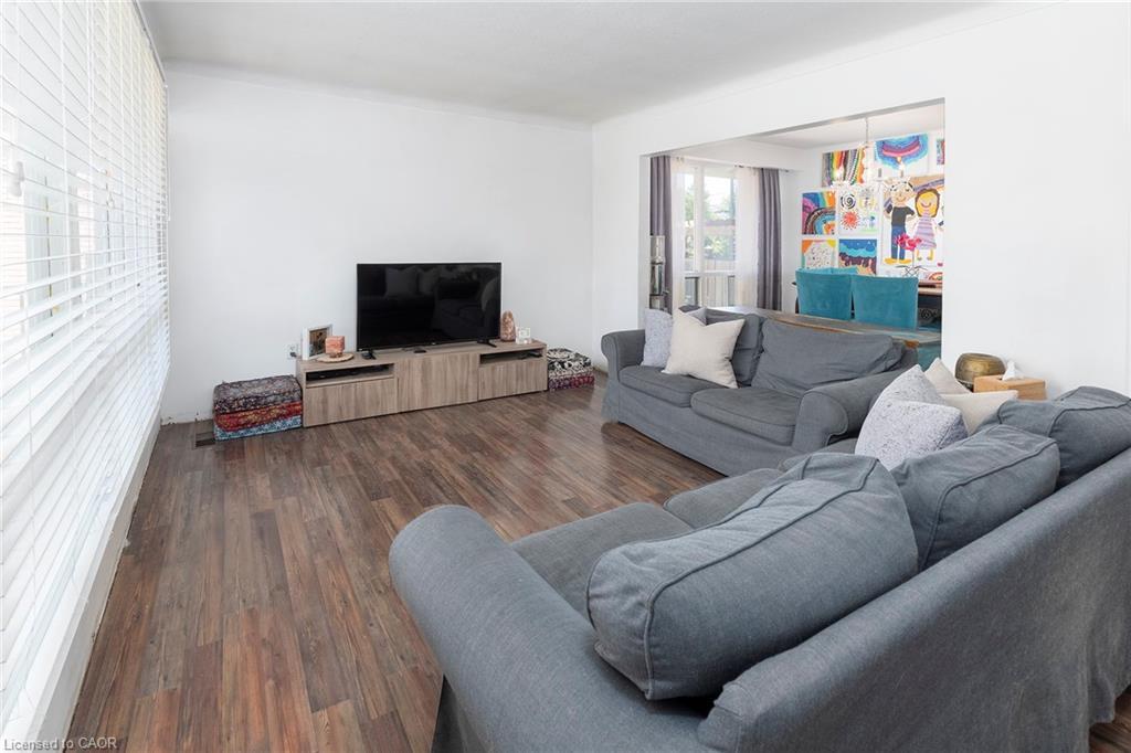 426 Clare Avenue, Welland, ON - Indoor Photo Showing Living Room