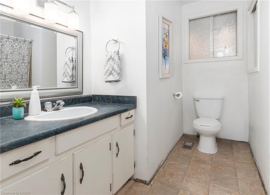426 Clare Avenue, Welland, ON - Indoor Photo Showing Bathroom