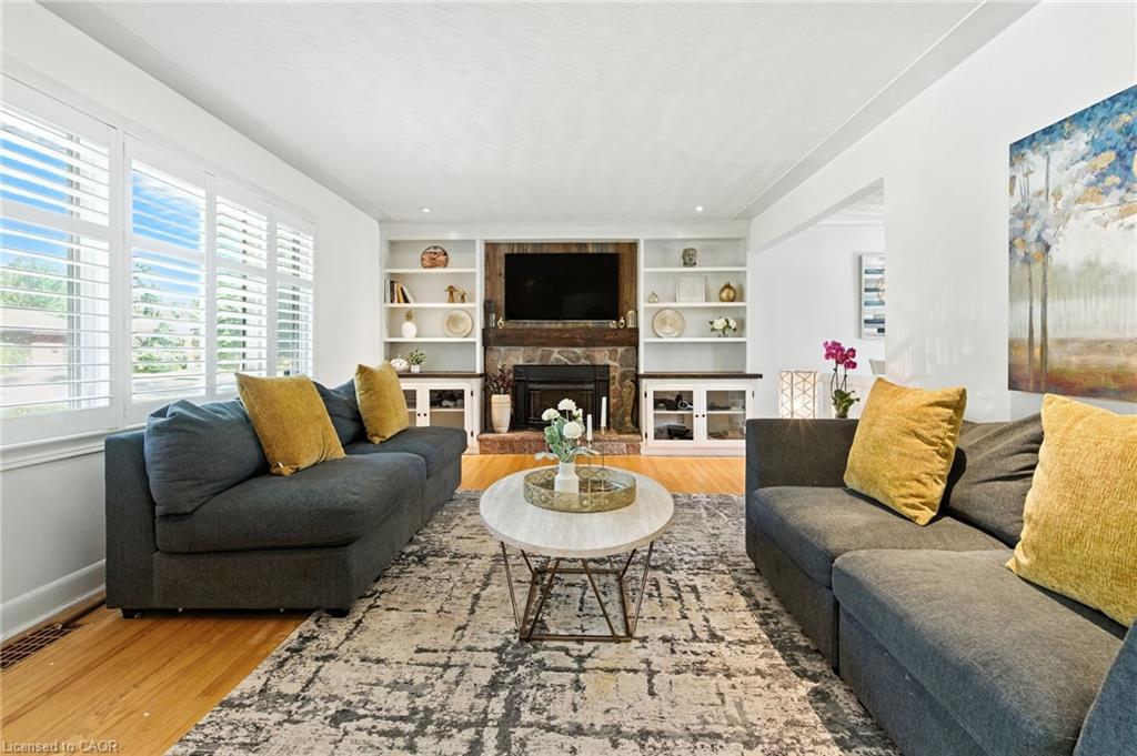2224 Ghent Avenue, Burlington, ON - Indoor Photo Showing Living Room With Fireplace