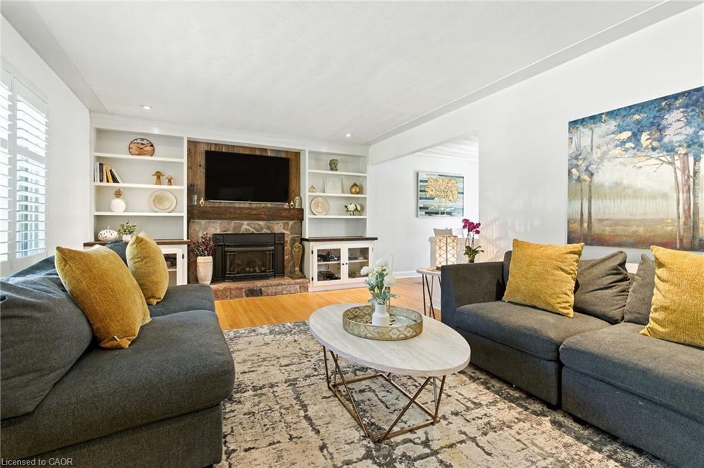 2224 Ghent Avenue, Burlington, ON - Indoor Photo Showing Living Room With Fireplace