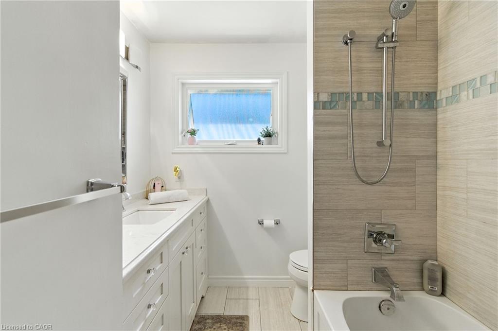 2224 Ghent Avenue, Burlington, ON - Indoor Photo Showing Bathroom