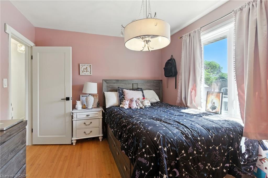 2224 Ghent Avenue, Burlington, ON - Indoor Photo Showing Bedroom
