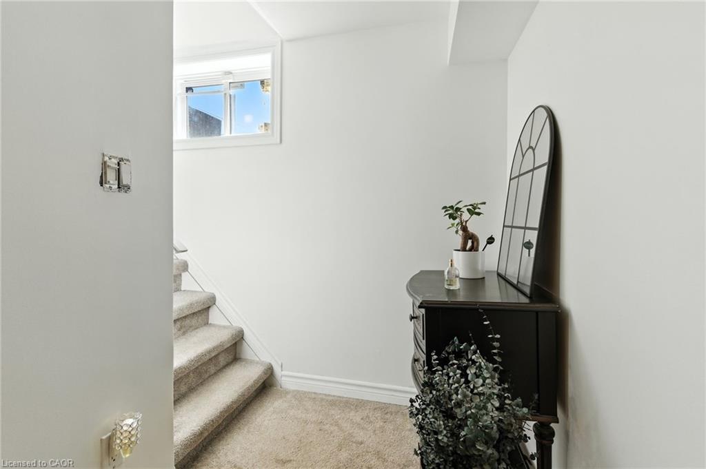 2224 Ghent Avenue, Burlington, ON - Indoor Photo Showing Other Room