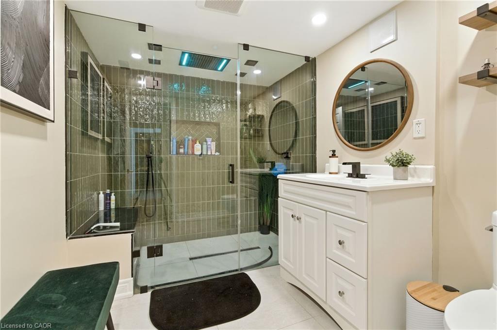 2224 Ghent Avenue, Burlington, ON - Indoor Photo Showing Bathroom