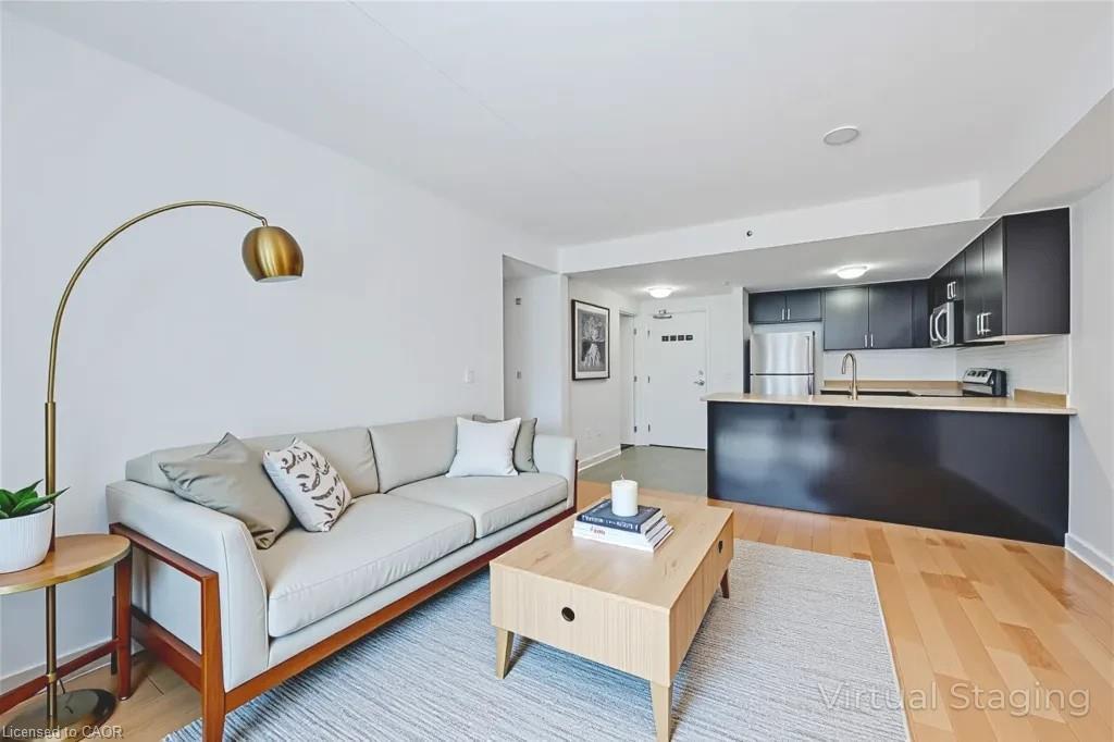 202-41 Goodwin Drive, Guelph, ON - Indoor Photo Showing Living Room