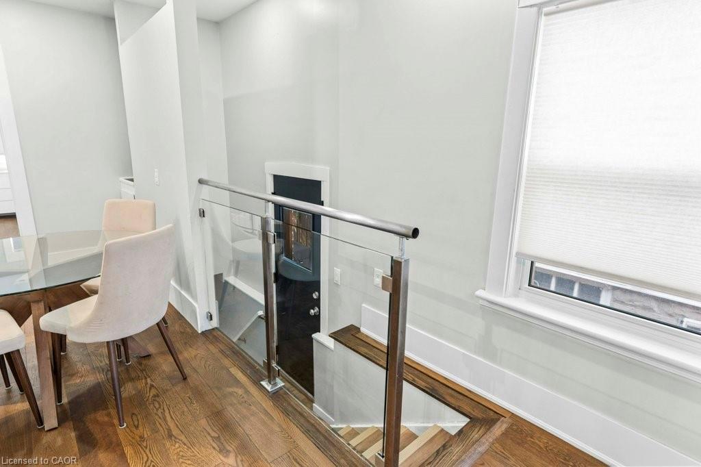 18 Park Row N, Hamilton, ON - Indoor Photo Showing Dining Room