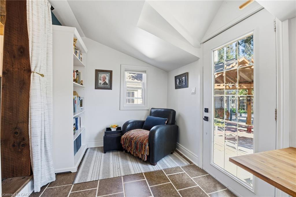 28 Mount Pleasant Street, Brantford, ON - Indoor Photo Showing Other Room