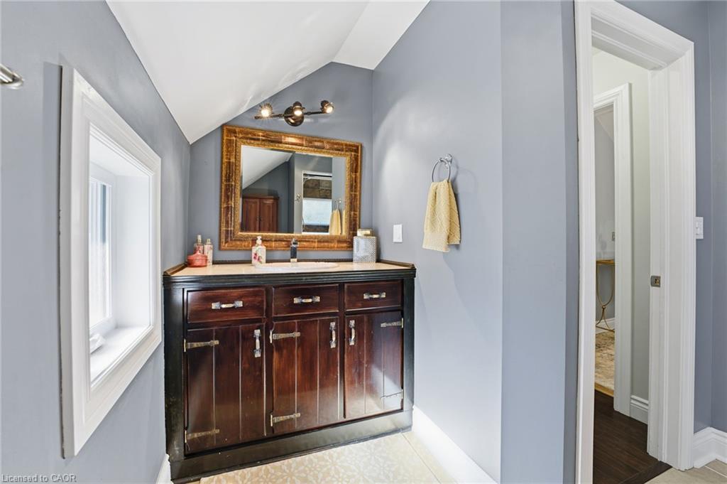 28 Mount Pleasant Street, Brantford, ON - Indoor