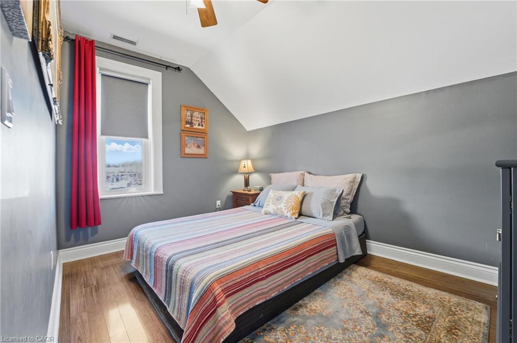 28 Mount Pleasant Street, Brantford, ON - Indoor Photo Showing Bedroom