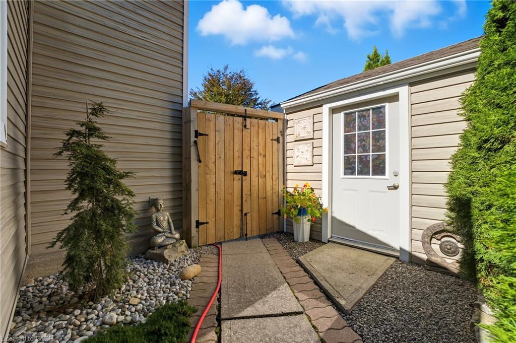 28 Mount Pleasant Street, Brantford, ON - Outdoor With Exterior