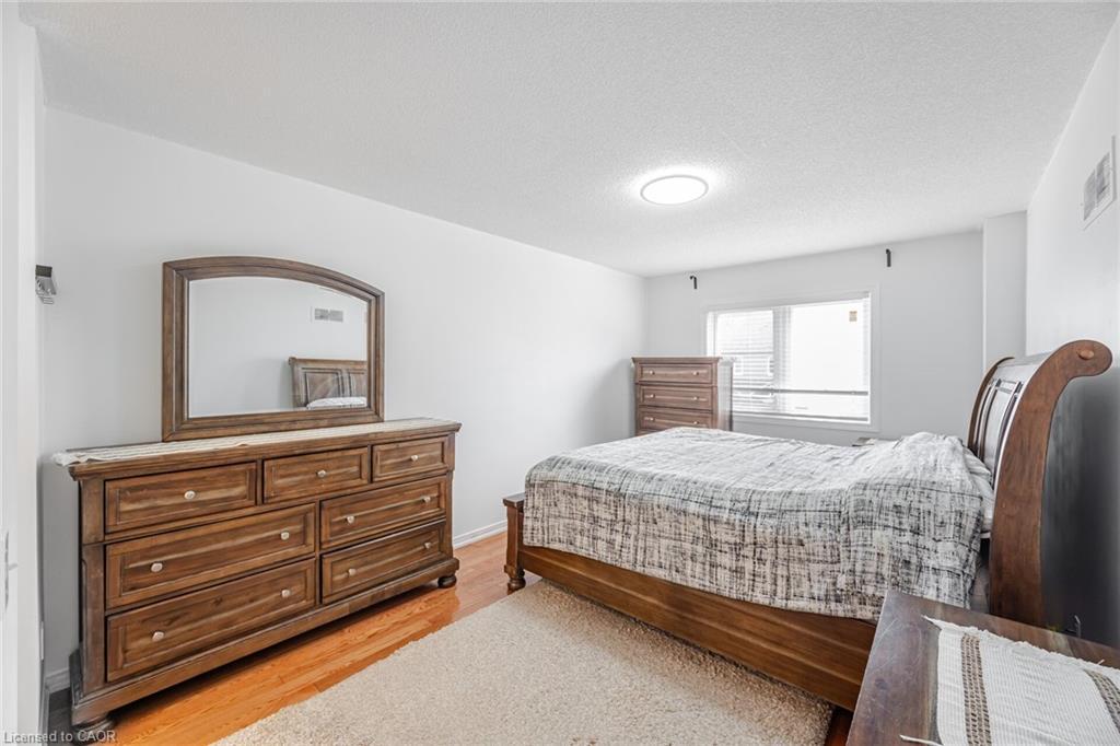 30-833 Scollard Court, Mississauga, ON - Indoor Photo Showing Bedroom