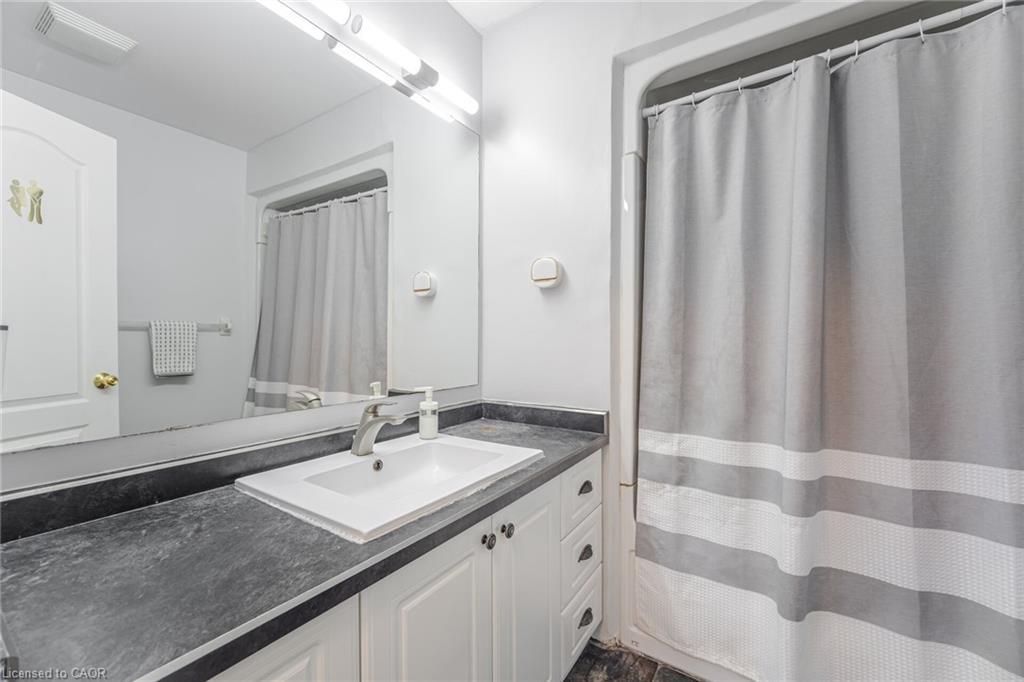 30-833 Scollard Court, Mississauga, ON - Indoor Photo Showing Bathroom
