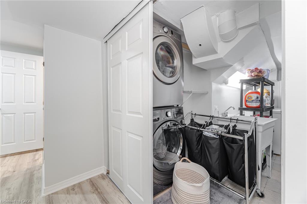 30-833 Scollard Court, Mississauga, ON - Indoor Photo Showing Laundry Room