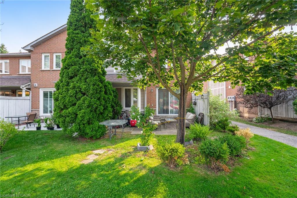 30-833 Scollard Court, Mississauga, ON - Outdoor