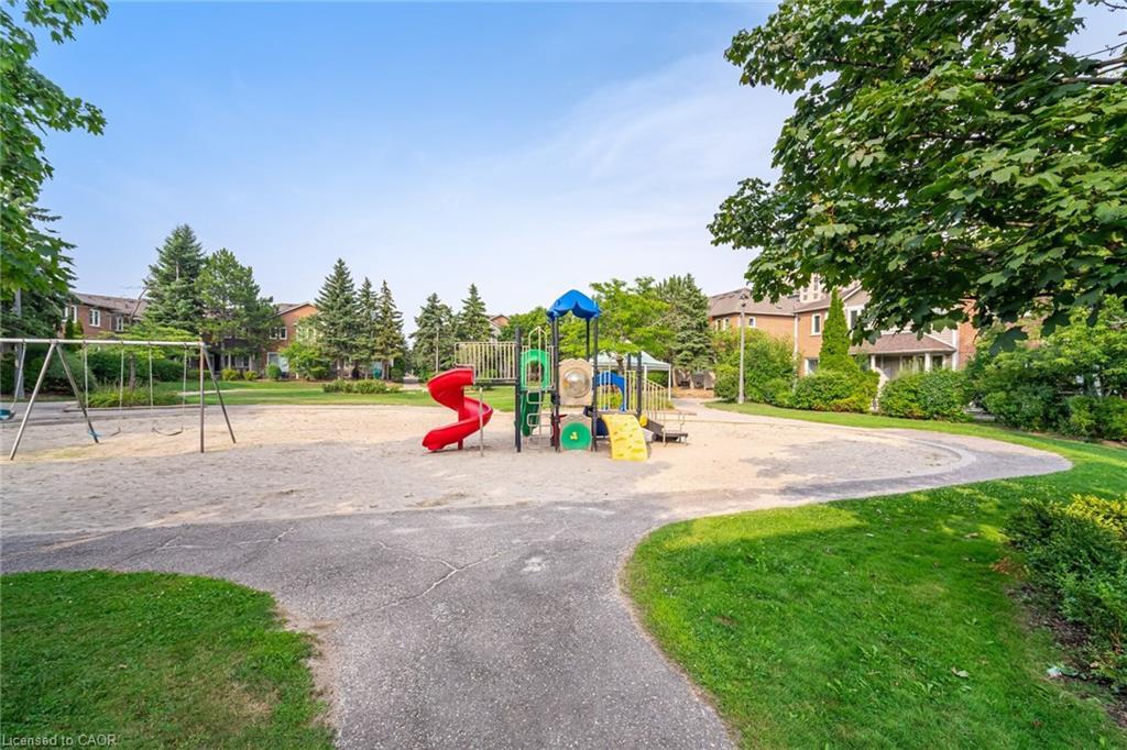 30-833 Scollard Court, Mississauga, ON - Outdoor