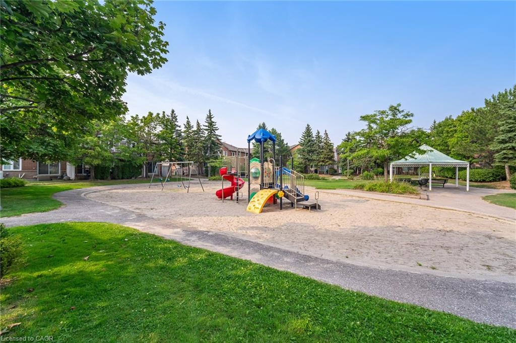 30-833 Scollard Court, Mississauga, ON - Outdoor