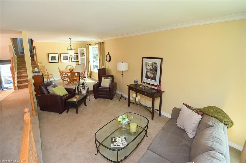 2 Novoco Drive, Hamilton, ON - Indoor Photo Showing Living Room