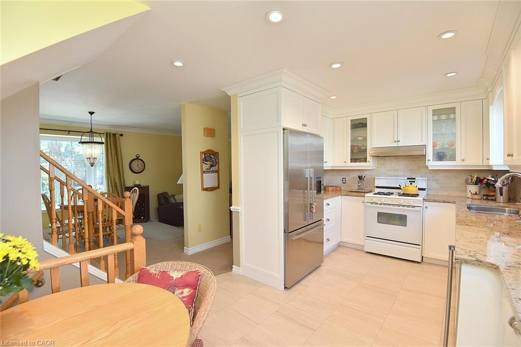 2 Novoco Drive, Hamilton, ON - Indoor Photo Showing Kitchen