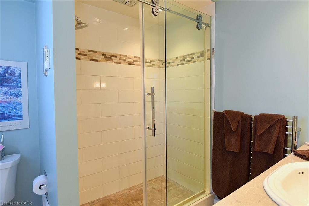 2 Novoco Drive, Hamilton, ON - Indoor Photo Showing Bathroom