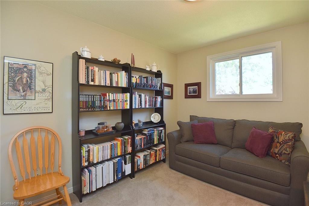 2 Novoco Drive, Hamilton, ON - Indoor Photo Showing Living Room