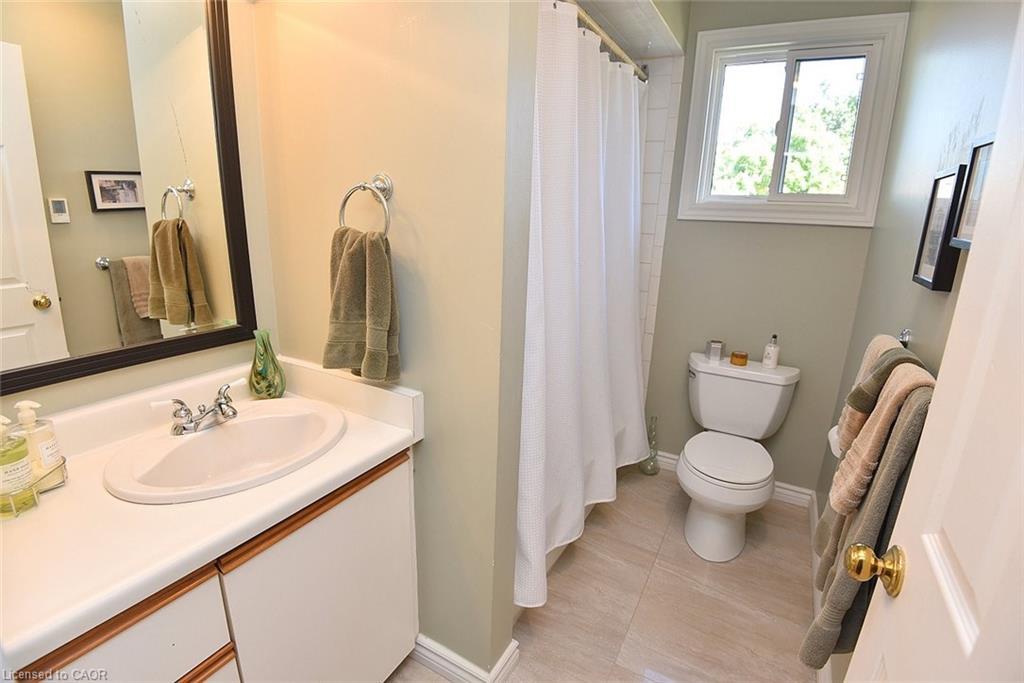 2 Novoco Drive, Hamilton, ON - Indoor Photo Showing Bathroom