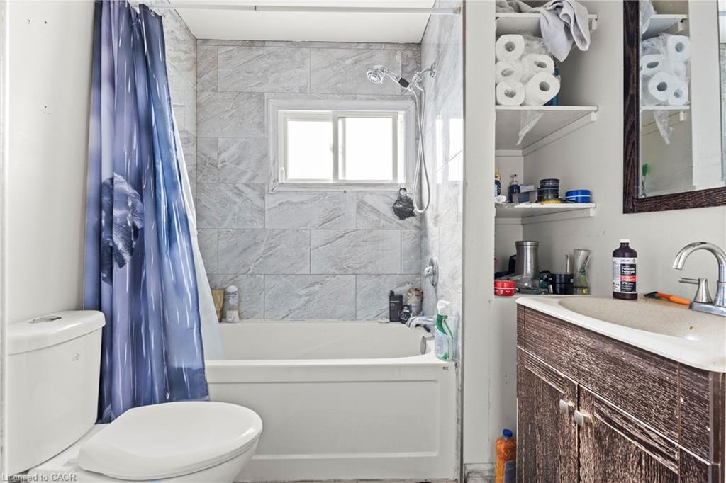4541 Fourth Avenue, Niagara Falls, ON - Indoor Photo Showing Bathroom