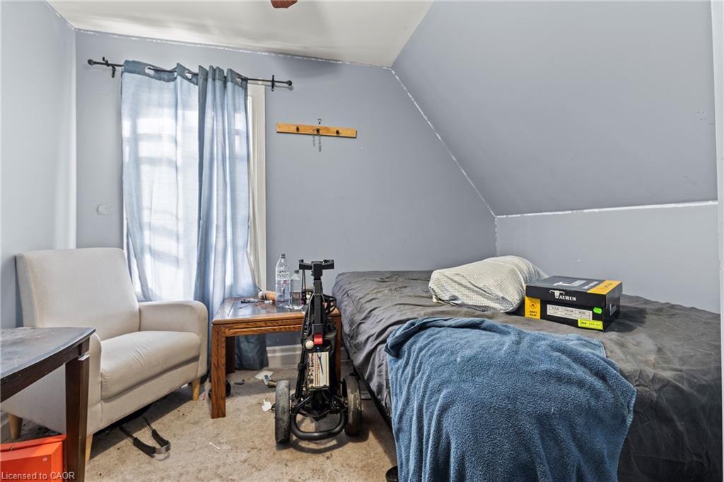 4541 Fourth Avenue, Niagara Falls, ON - Indoor Photo Showing Bedroom