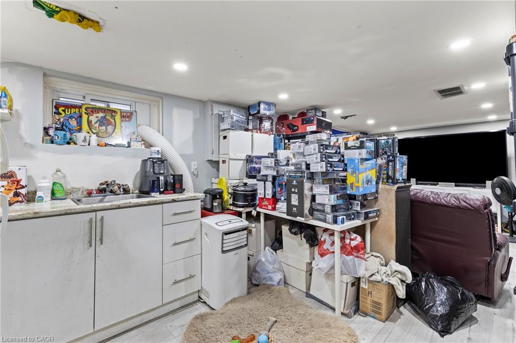 4541 Fourth Avenue, Niagara Falls, ON - Indoor