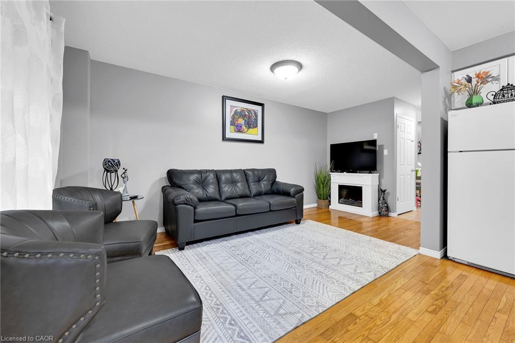 5 Vulcan Court, Hamilton, ON - Indoor Photo Showing Living Room With Fireplace