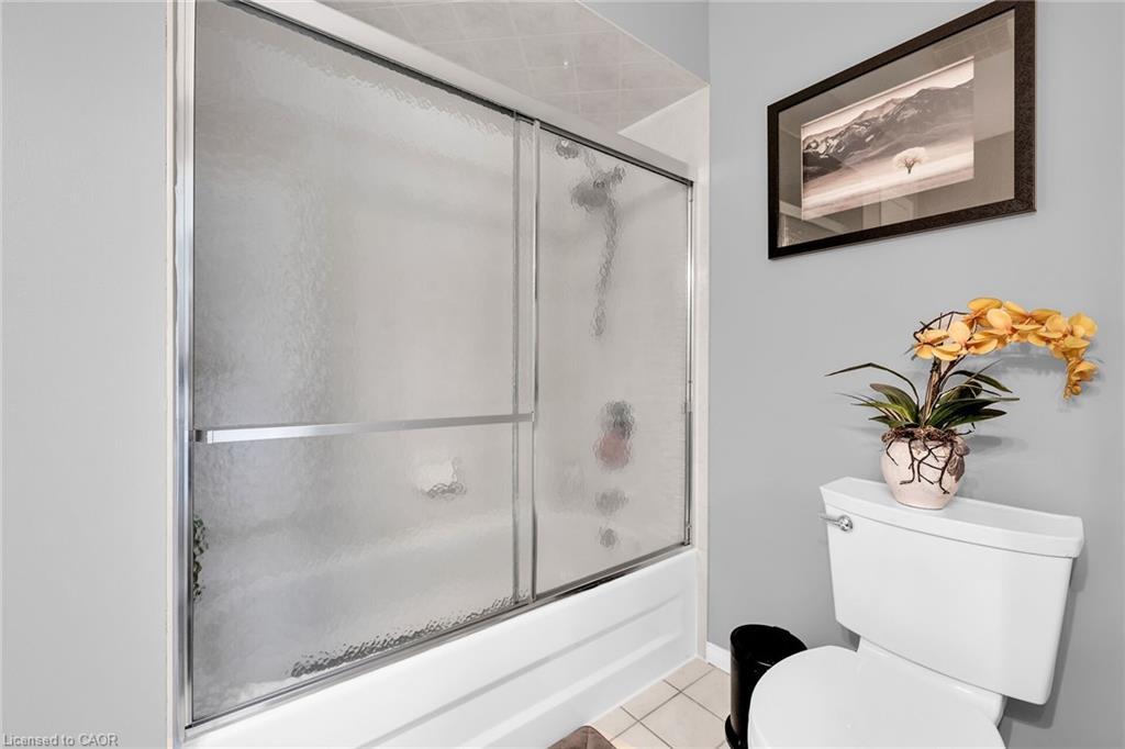 5 Vulcan Court, Hamilton, ON - Indoor Photo Showing Bathroom