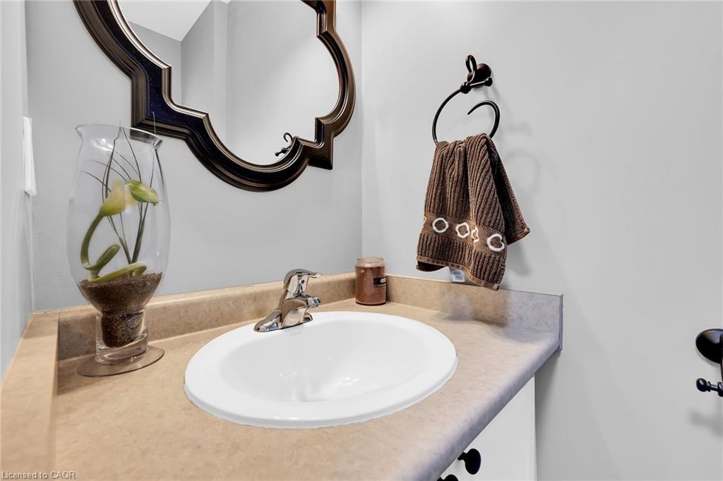 5 Vulcan Court, Hamilton, ON - Indoor Photo Showing Bathroom